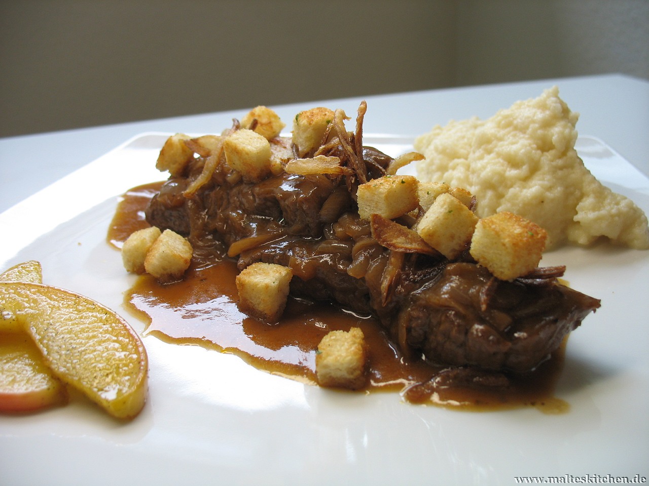 Ein bisschen Aufwand, aber es lohnt sich. Der Zwiebelrostbraten schmeckt toll.