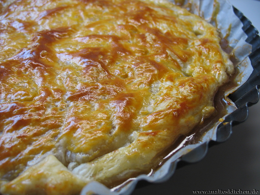 Die schön gebräunte Oberfläche der Tarte Tatin
