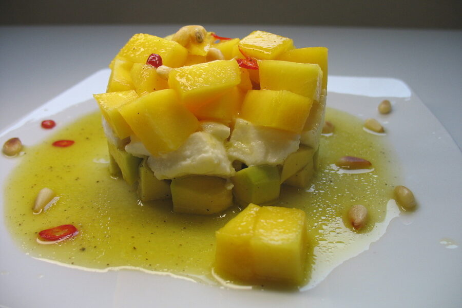 Erfrischend war er auf jeden Fall, der Avocado-Mozzarella Salat mit Mango.