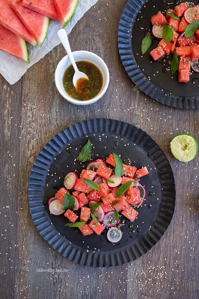Salat mit Wassermelone und Radieschen