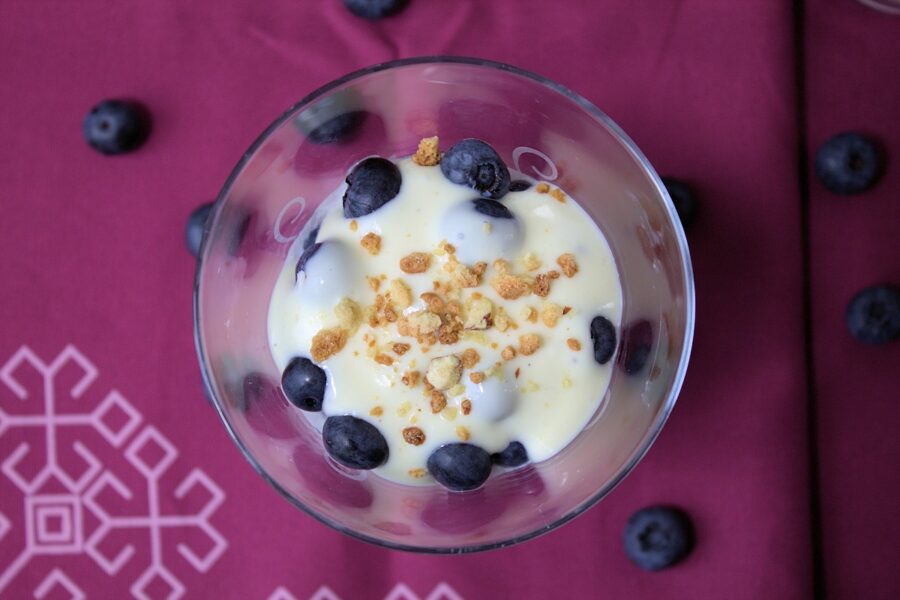 Rezept für Heidelbeeren mit zweierlei Creme