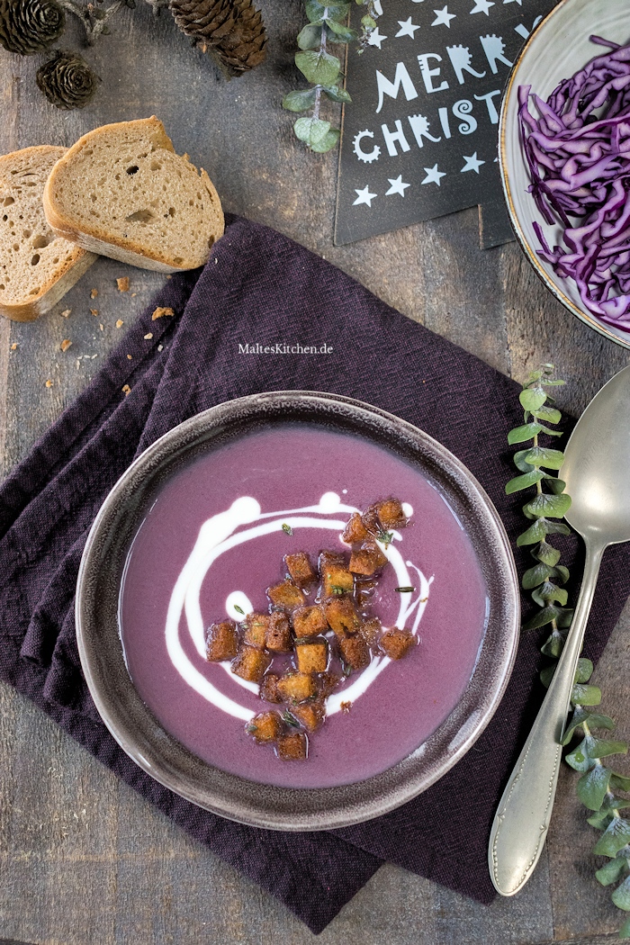 Eine farblich tolle Rotkohlsuppe nach Steffen Henssler Rezept