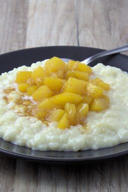 Milchreis mit Kardamom und Mango