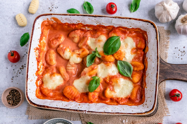Gnocchi mit Tomatensauce & Mozzarella | italienisch & lecker