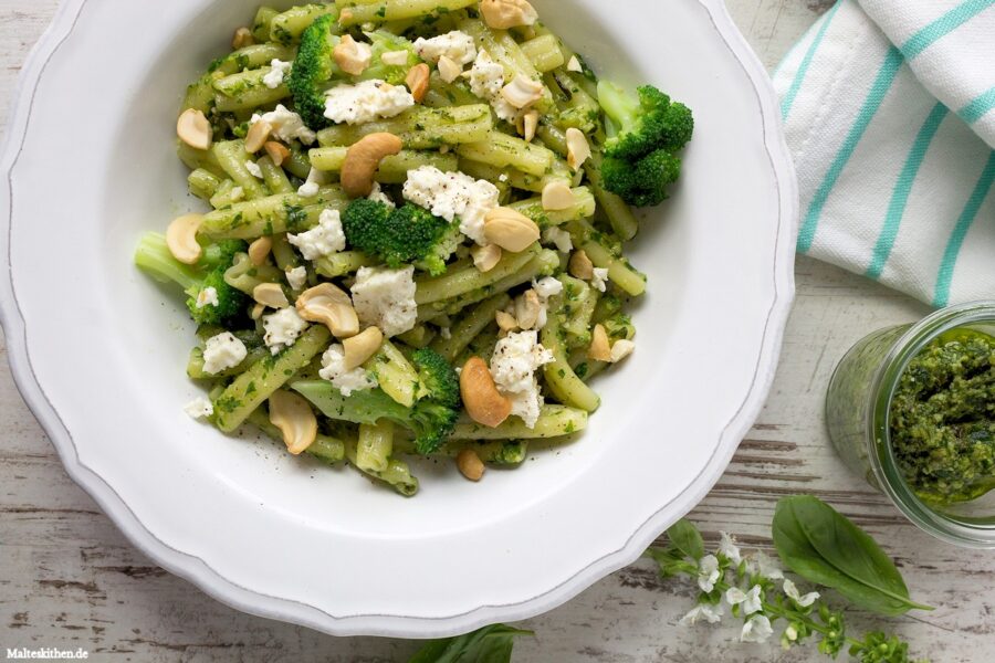 Rezept für Casarecce mit Cashew-Rucola-Pesto und Feta