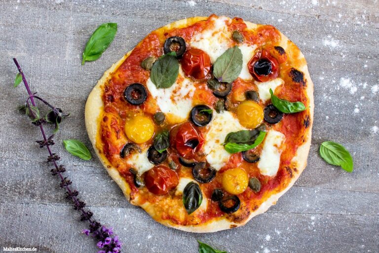 Rezept Pizza mit Oliven, Kapern & Büffelmozzarella