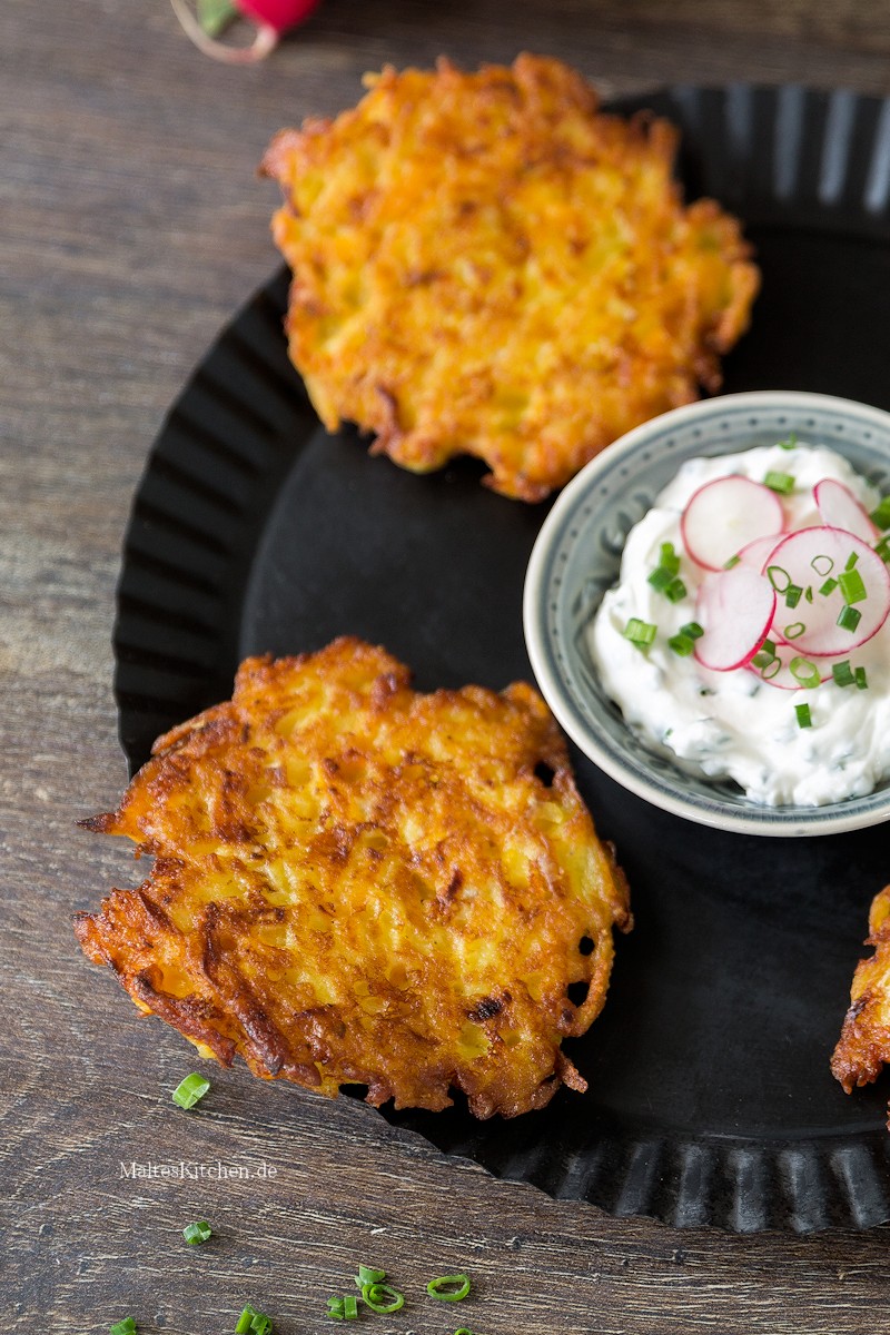 Kartoffel-Kürbis-Puffer mit Schnittlauch-Dip