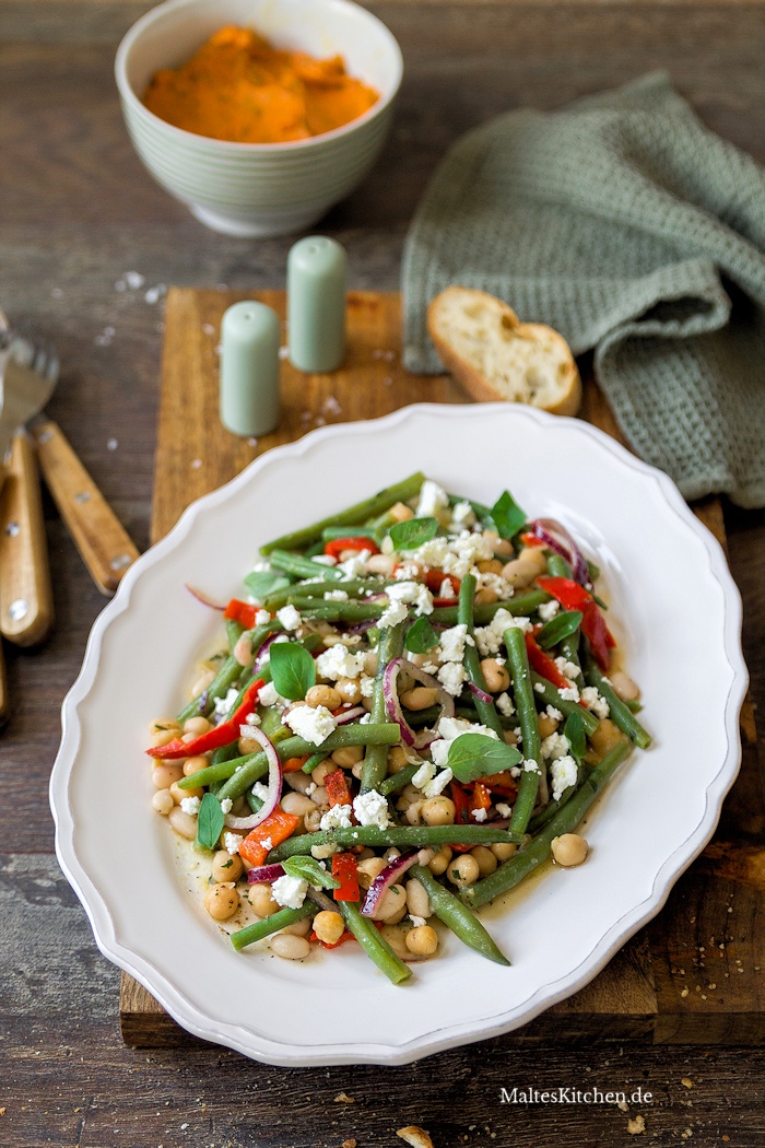 Bohnensalat mit Kichererbsen, Spitzpaprika &amp; Feta