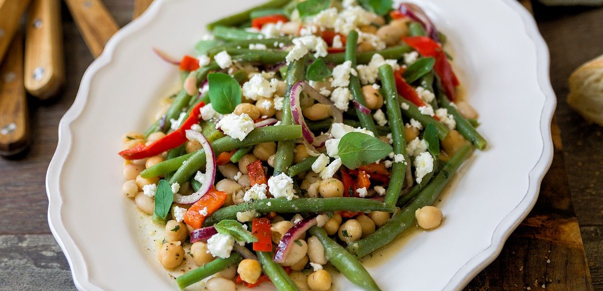 Bohnensalat mit Kichererbsen, Spitzpaprika &amp; Feta