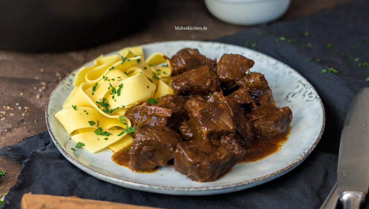 Rezept für butterzartes Rindfleischgulasch mit Tagliatelle