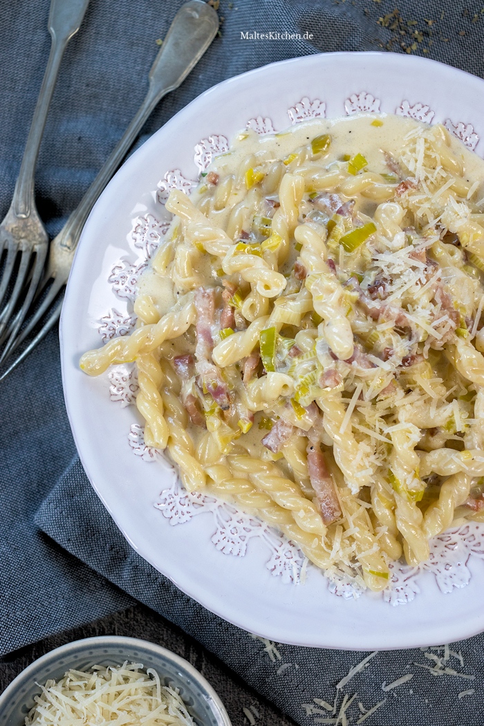 Pasta mit Speck und Lauch in Sahnesauce