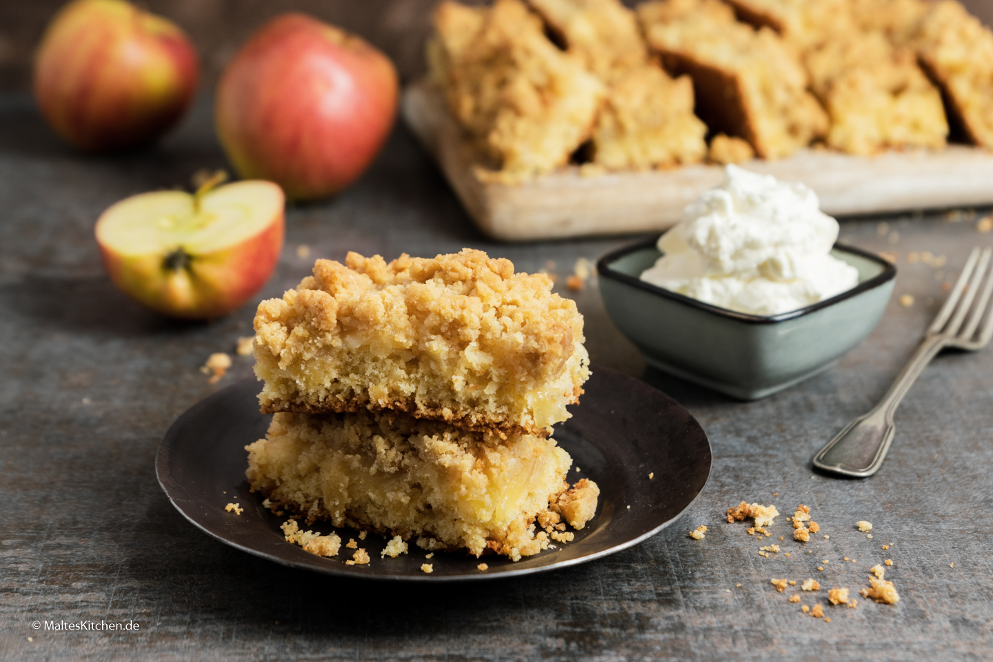 Apfelkuchen vom Blech mit Streusel