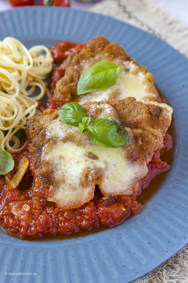 Schnitzel überbacken - mit Spaghetti und Tomatensauce