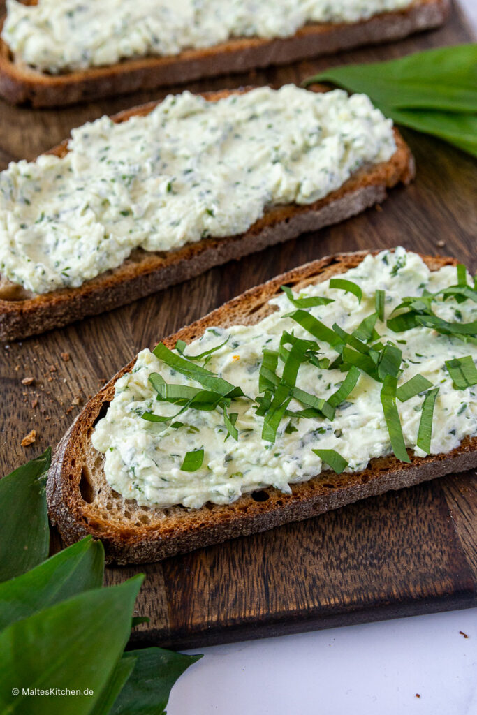 Selbstgemachter Bärlauchaufstrich mit Frischkäse | extra cremig