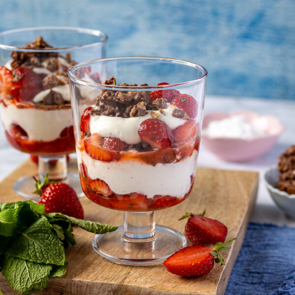Erdbeer Dessert im Glas mit Choco Crossies
