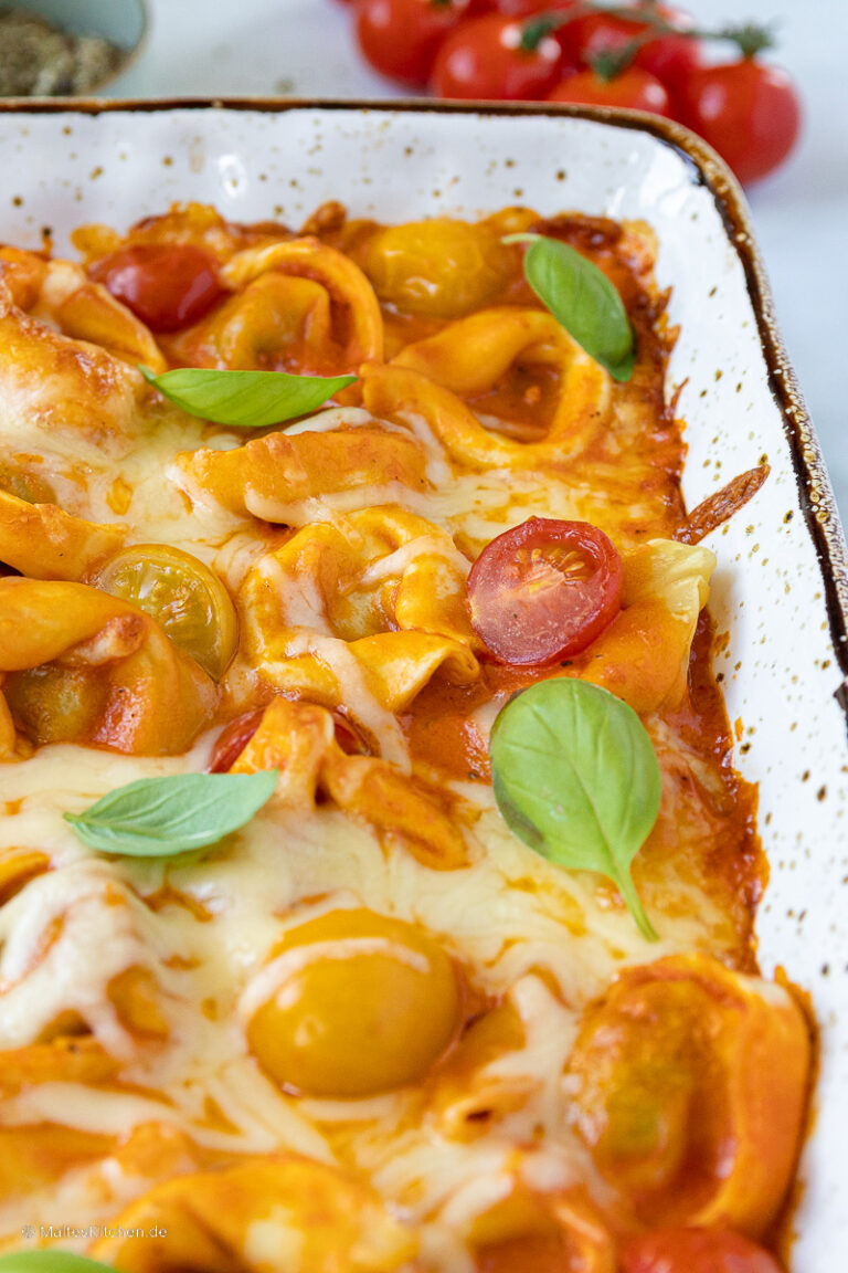 Tortelliniauflauf mit Tomatensauce &amp; Mozzarella | vegetarisch