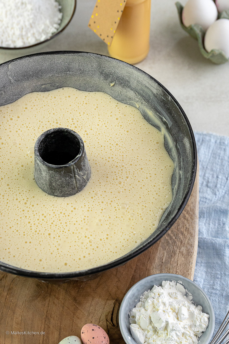 Rührteig in der Gugelhupfform.