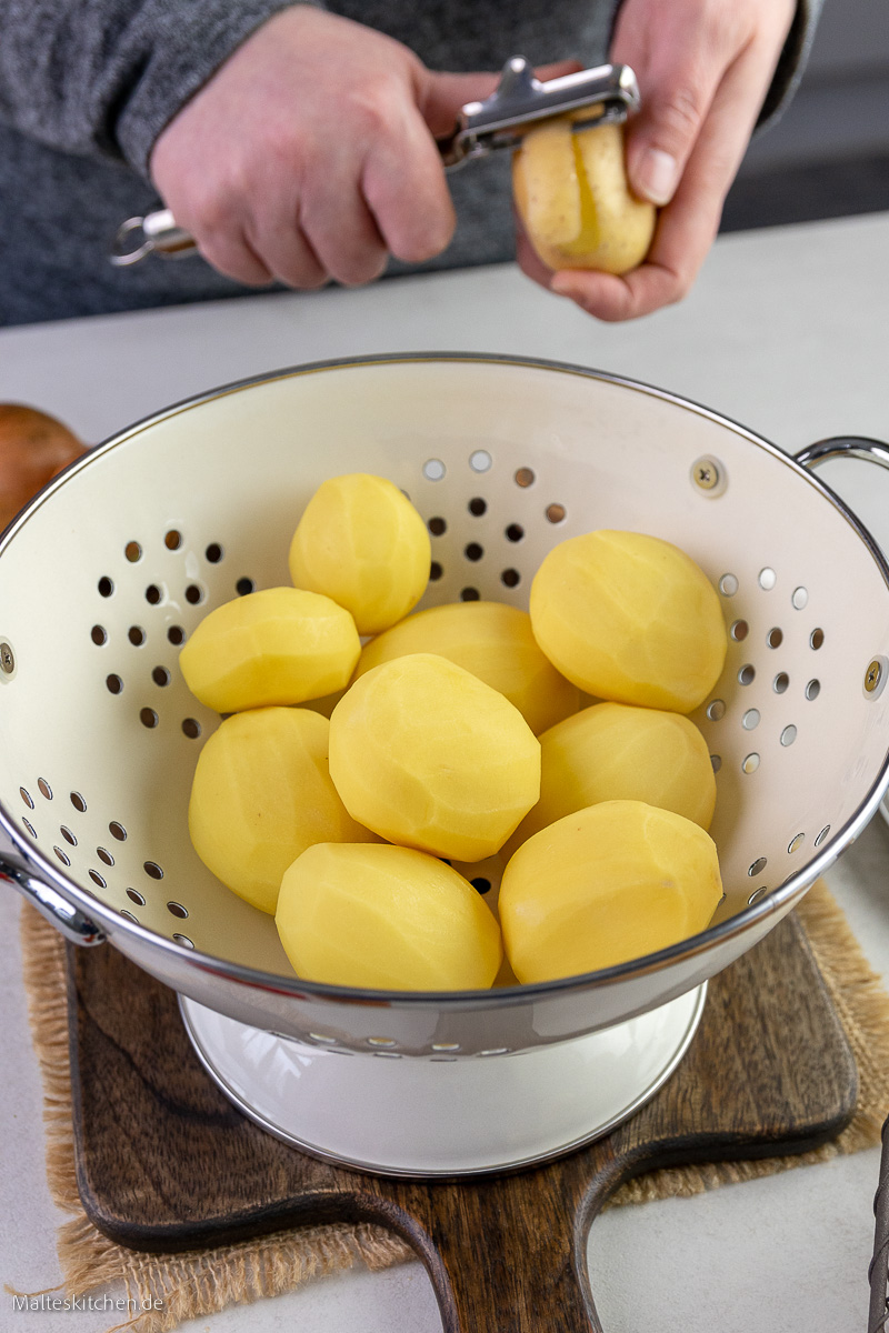 Kartoffeln als Beilage zu den gefüllten Paprika.