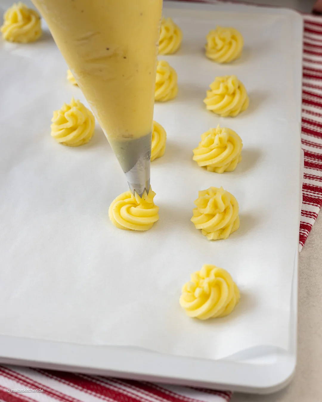 Herzoginkartoffeln auf dem Backblech