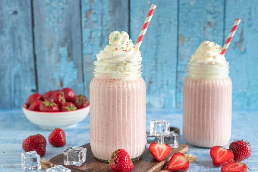 Erdbeer-Milchshake mit Vanilleeis