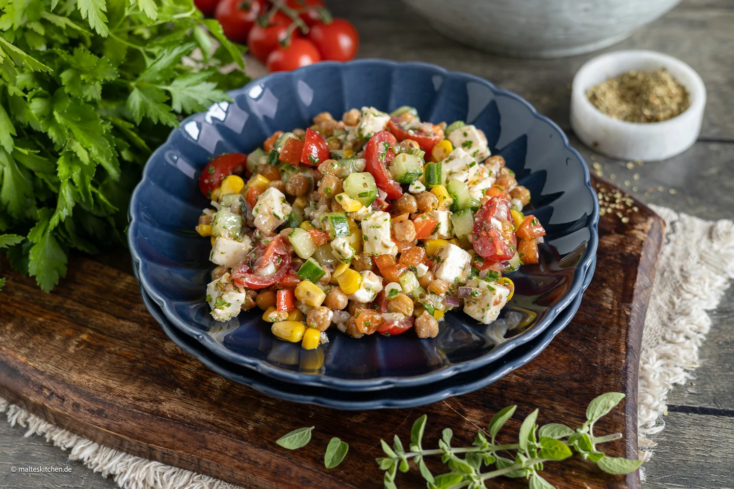 Kichererbsensalat mit gerösteten Kichererbsen &amp; Feta | vegetarisch-image