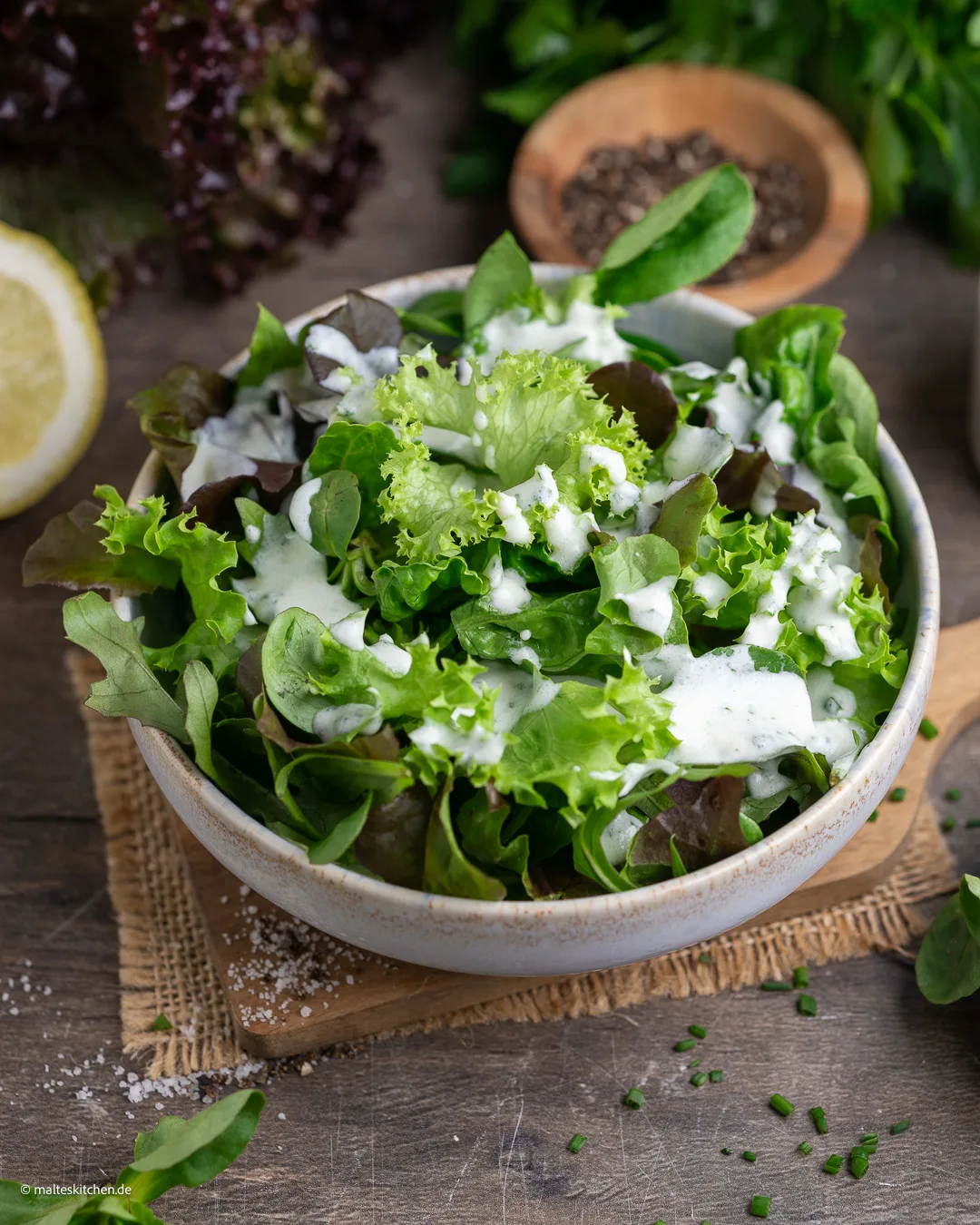 Blattsalat mit Joghurt-Dressing