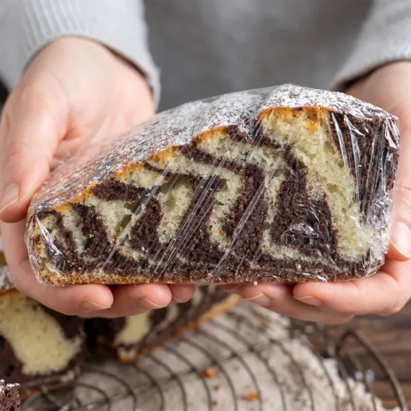 Zebrakuchen in Frischhaltefolie einfrieren.