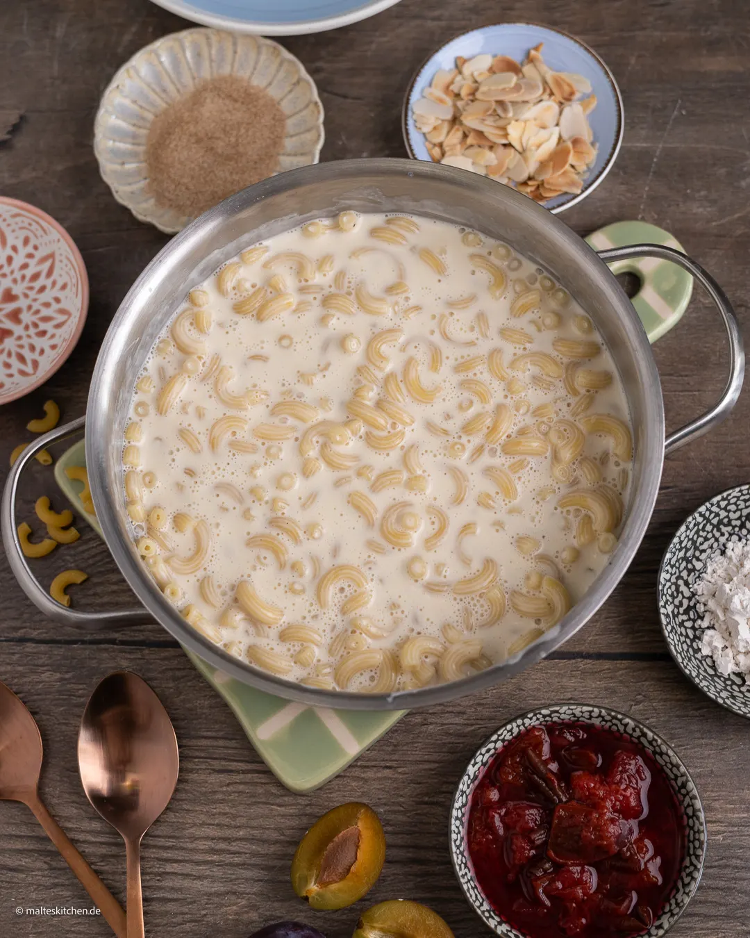 In Milch und Sahne gekochte Nudeln