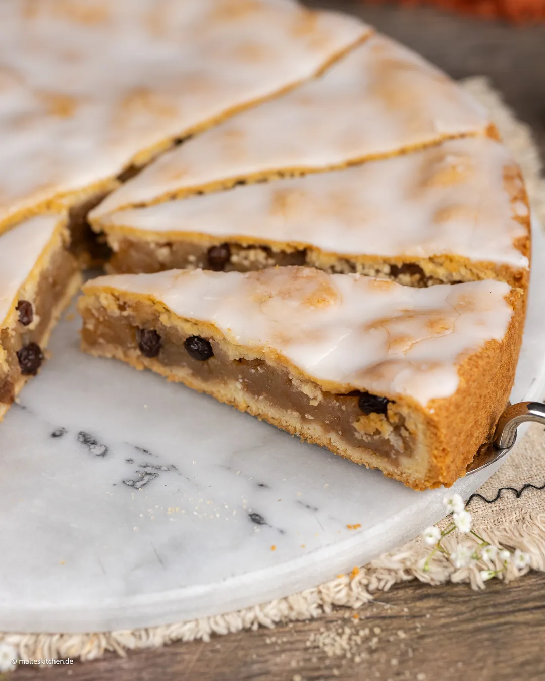Leckerer Apfelkuchen mit Zuckerguss