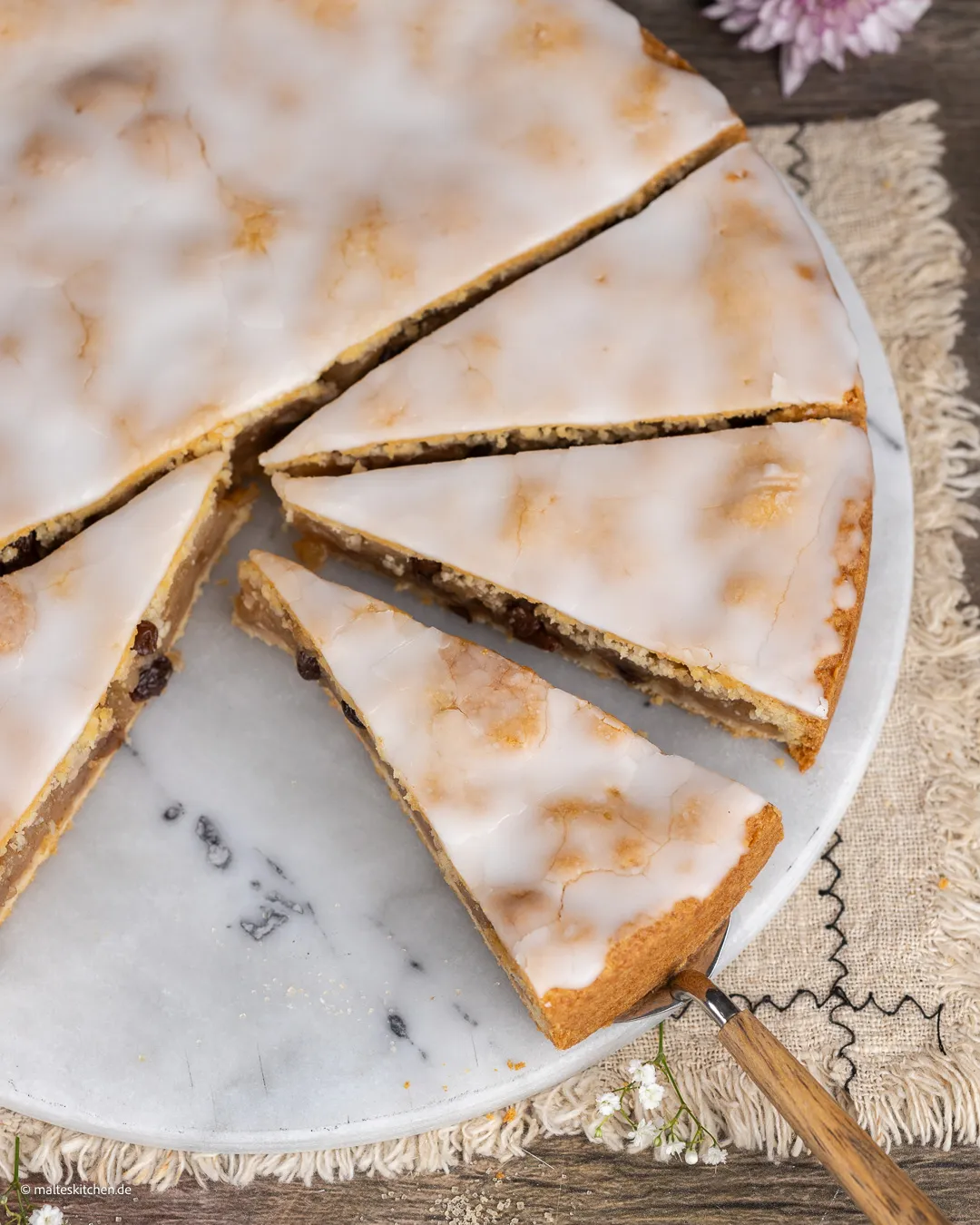 Gedeckter Apfelkuchen